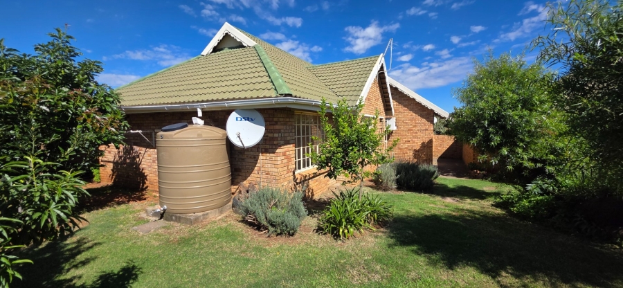 2 Bedroom Property for Sale in Heuwelsig Free State